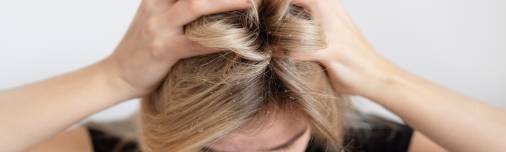 Schuppen unter Kontrolle: Praktische Tipps zur Erhaltung gesunder Haare